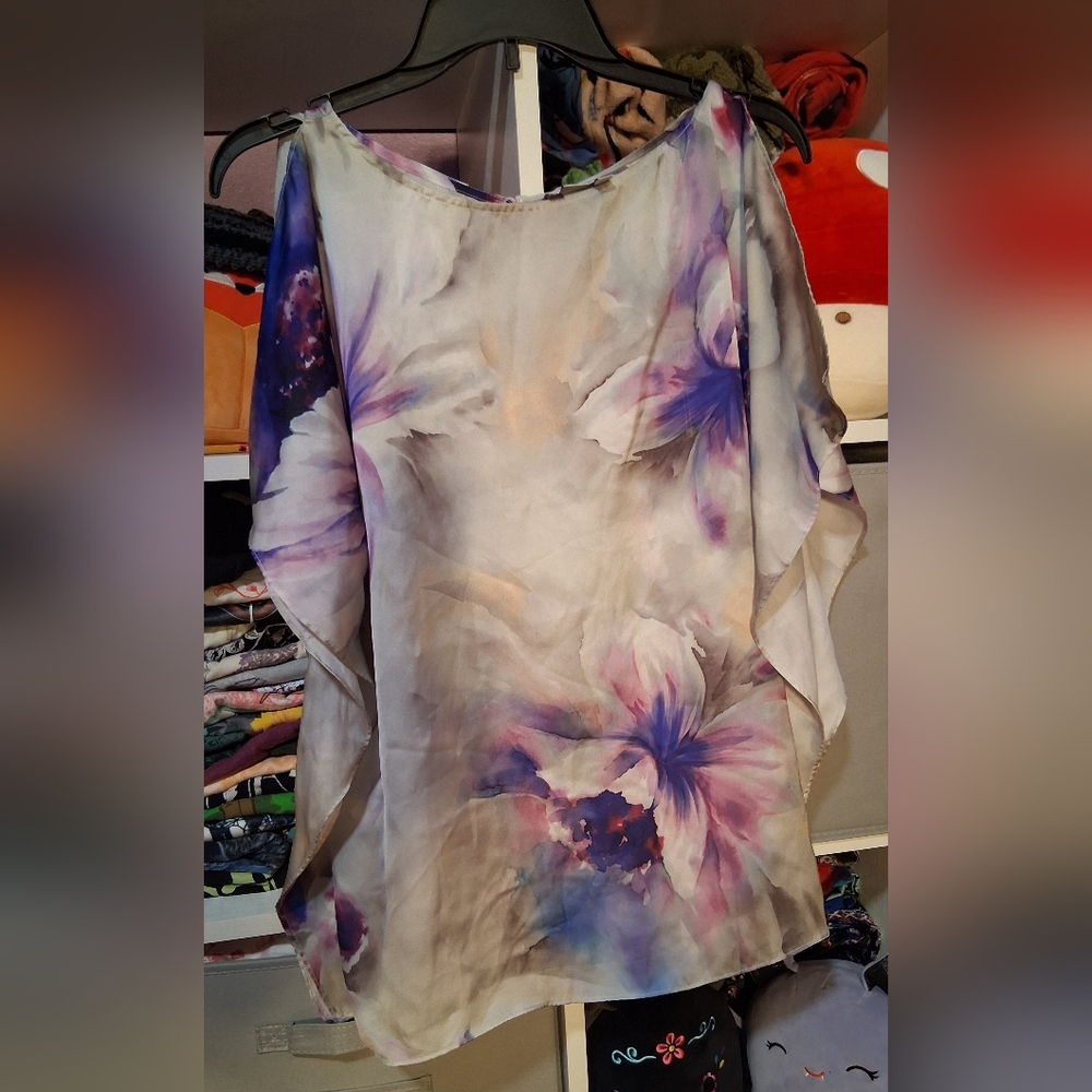 Jennifer Lopez Lavender and Cream Floral Tunic Top